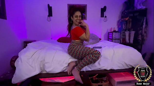 Rome Major Forces His Massive BBC Down Diamond Hipz&rsquo;s Throat Mid-Call!