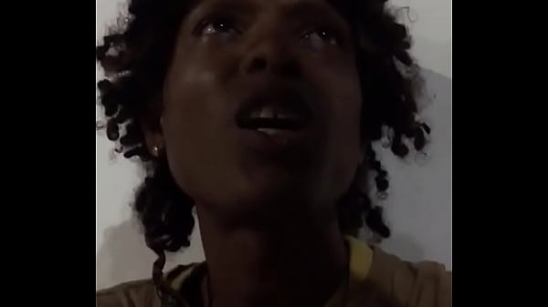 Discute diariamente con su madre por el amor que le tiene a la calle. 45 sec
