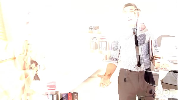 Must-see Office Threesome