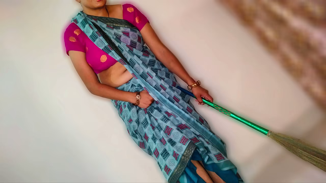 सौतेली बहन ने गलती से परदे के पीछे छिपे भाई का लण्ड  चूसा और चुद गयी हॉट फुल हिंदी ऑडियो