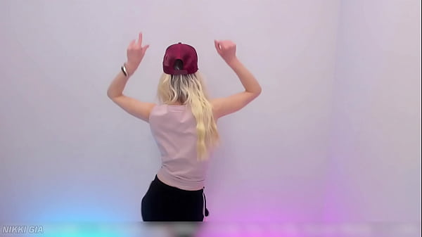 Her dance in incredibly short shorts rocks