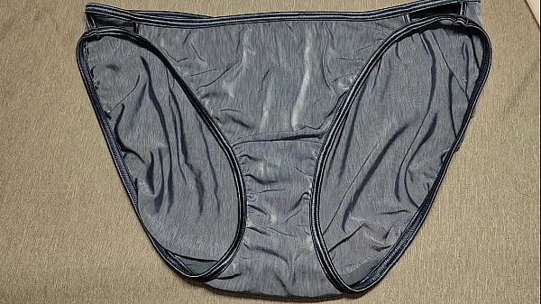 Me corrí sobre el panty azul usado de mi mejor ...