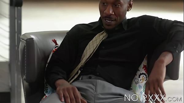 Muscle stud Casey Everett barebacked by Deep Di...