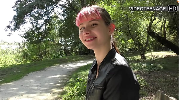 cute 18 years Luna does anal porn casting