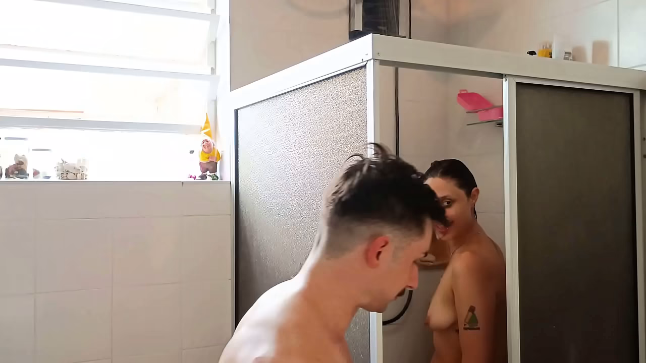 Saymon e Sadira do banho ao sexo gostoso no sof&aacute_ da casas bahia