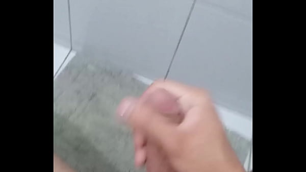 Éjacule Chaud Pendant Que Je Regarde Une Vidéo De Gémissements Coquins