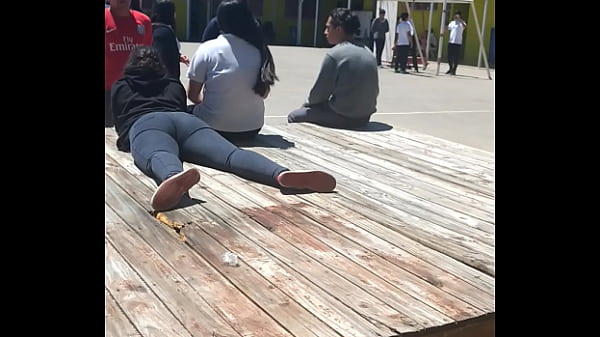 Sendo culazo de colegiala :v