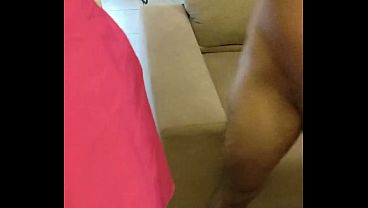 夫は屈辱を感じ、あまりの屈辱に泣き出したくなった。