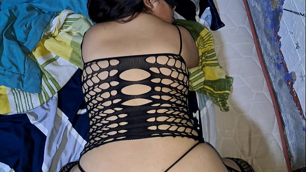 Download Video - Vecino me desatora el ano&comma; suena rico cuando me rompen el culo&period;