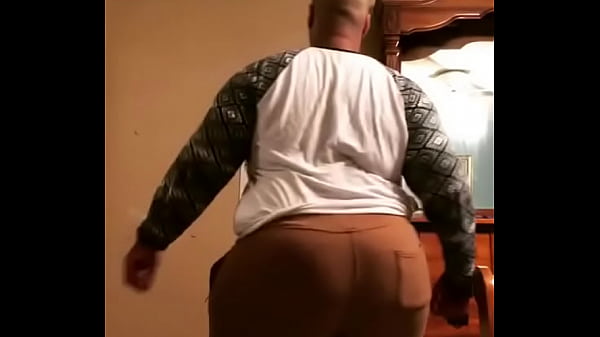 Download Video - Thick guy twerking &num;2