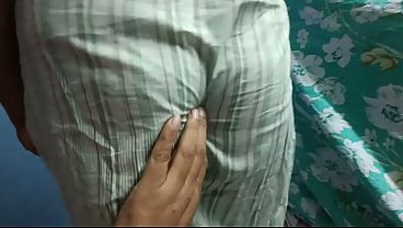 彼氏が彼女の大きくて熱いおまんこを楽しむインド人妻