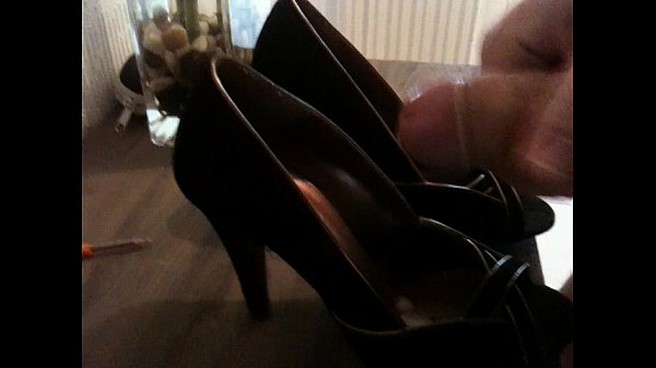 Download Video - Cumming on my roommate shoes 01