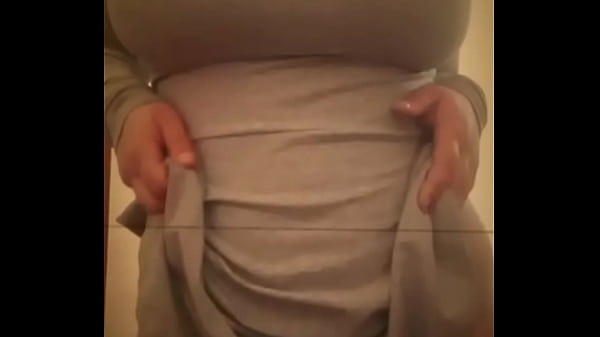 Download Video - Ninfa ense&ntilde;a sus grandes pechos