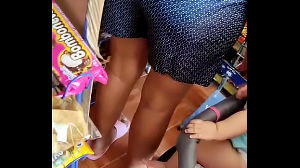 Otra culona compra en la tienda