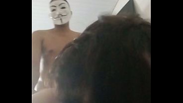 ファンとビデオ通話しながら、夫のペニスに射精した。