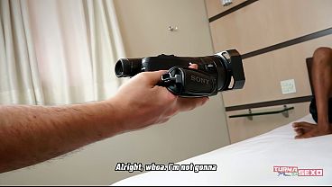 CORTES: NEGO CATRA E BOMBOM | Giovana Bombom abriu o bucet&atilde;o e sentou na pica grande do Nego Catra, e os dois foderam sem parar. Sexo quente com a Bombom cavalgando a pica dura do nego catra, e indo pra rola entrar at&eacute; o fundo da sua buce