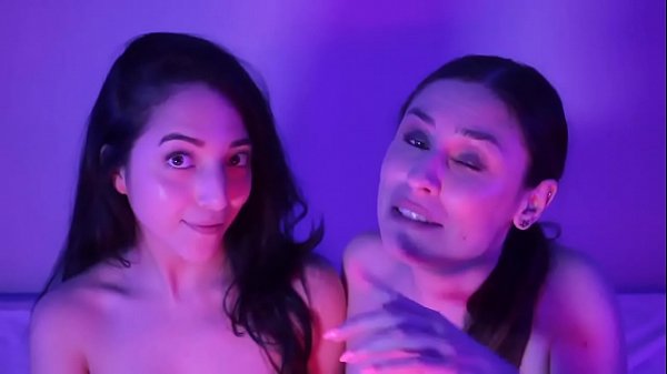 Emme White licked Da Lis XXX armpits and got her pussy wet. Liz XXX sucked Emme White's hot suvaco and the two kissed feeling the taste of armpits and pussy in each other's hot mouth. Hot sex between hot women.