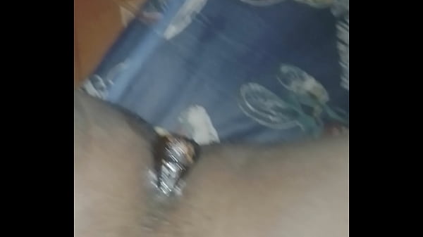 Le Frapper Avec Le Manche Du Parapluie Coincé Dans Le Cul