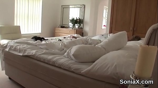 Unfaithful british mature lady sonia reveals her massive boobies