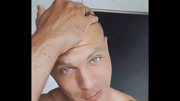 From 3. ago, when I last shaved my beard off ?How different do I look!?️