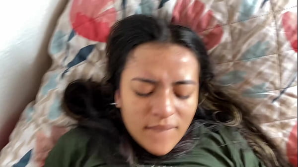 Download Video - Mi vecina se masturba en el sof&aacute; compartido&period; &iquest;C&oacute;mo debo interpretar esto&quest;