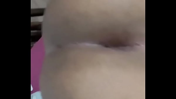 Abrindo o cuzinho de quatro