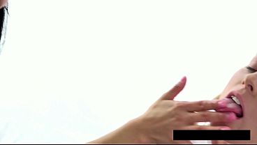 Foxie & Lexi Dona Fisting