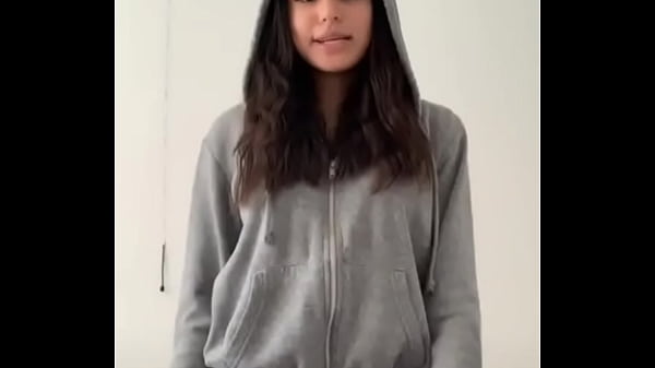 thumb cameltoe