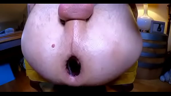 Agrandir Le Trou Du Cul Avec Un Énorme Plug
