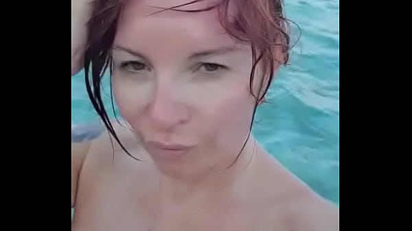 Coucou petite vid&eacute;o coquine en cadeau pour tout le monde.