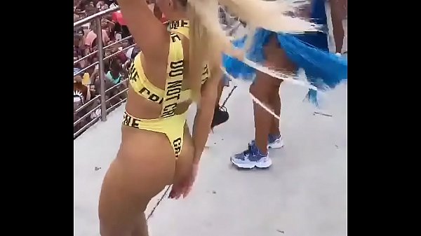 thumb hot blonde
