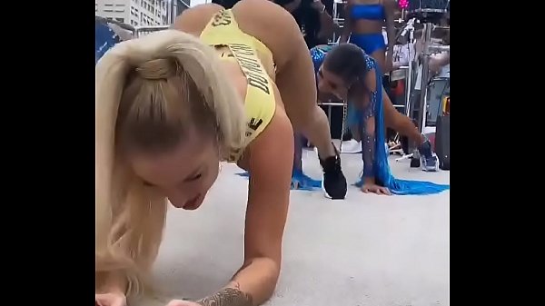 thumb hot blonde