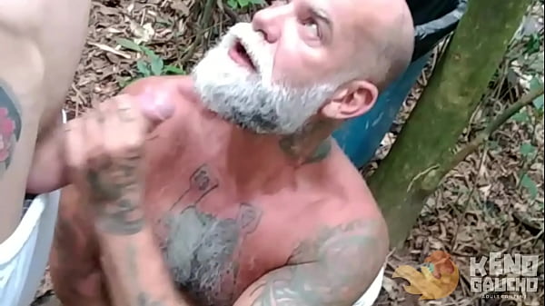 Keno Gaucho Baise Son Grand Sur Les Sentiers De Praia Do Pin