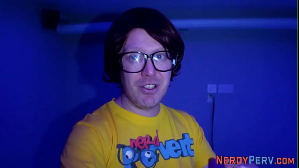 Leeds geek sperms big beauty in mouth