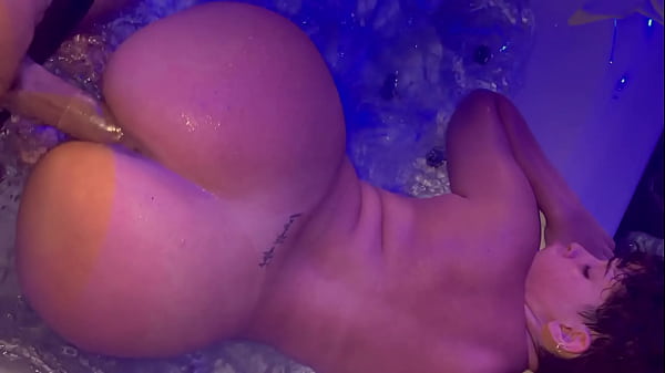 SHORT HAIRED DYKE TASTING A BIG DICK