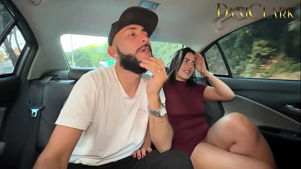 WORKING AS AN UBER, I FUCKS MY CLIENT'S WIFE WHILE HE WAS DRIVING THROUGH THE CITY