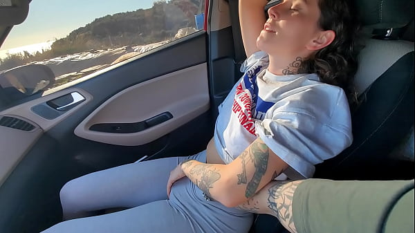 She paid for a taxi ride with her mouth!