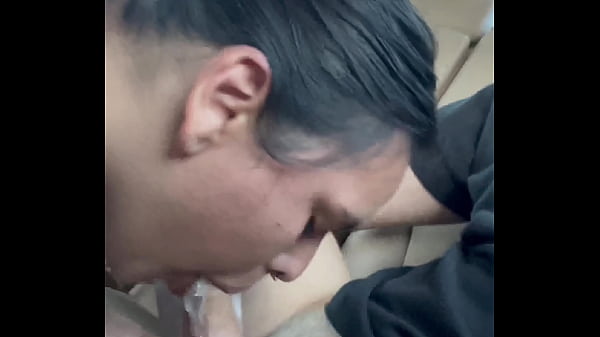 Salope Amateur Lèche Le Cul Et Suce La Bite Jusqu'à Ce Que Le Sperme Explose Dans Sa Bouche