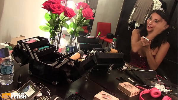 Cute teen gets pussy boned by a handsome guy after doing her make up