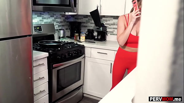 My horny stepmom MILF Linzee Ryder kitchen blowjob