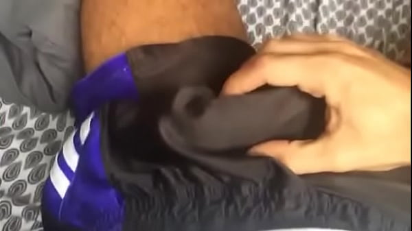 Download Video - Bulhe slow in shorts