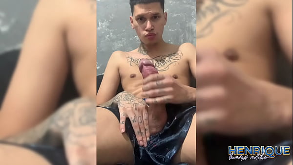 BATENDO UMA NO QUARTO E TIRANDO TODO MEU LEITE ...