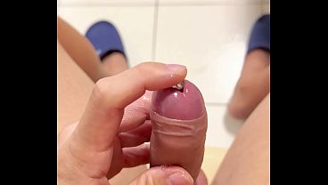 棒を挿入して自慰行為をし、尿道口が腫れた