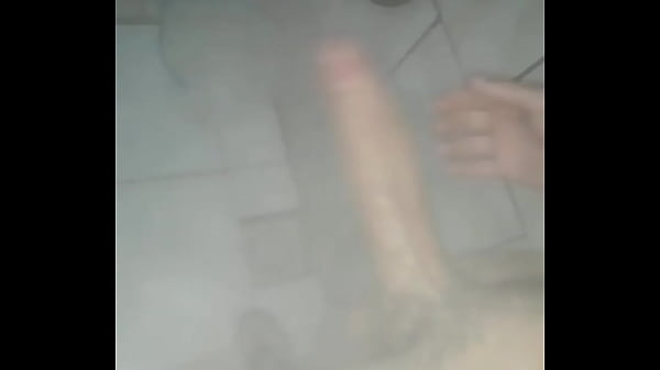 Batendo uma no chuveiro