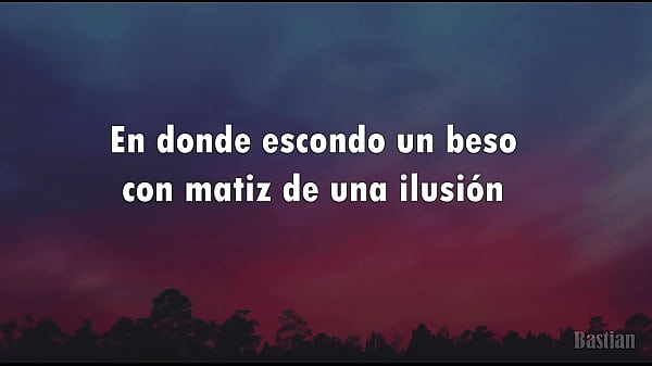 Por debajo de la mesa