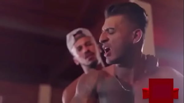 Download Video - Chemei meu cunhado pra jogar sinuca e apostamos &period; Quem perdesse tinha que d&aacute; pro outro&period; Ele aguetou meus 23 cm sem reclamar&period; Free