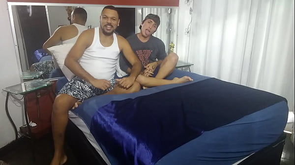 Skatista venezuelano voltou para levar rola - P...