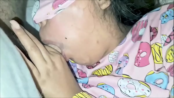 Download Video - mi linda amiga se va a cama y despierta caliente y  llena de leche