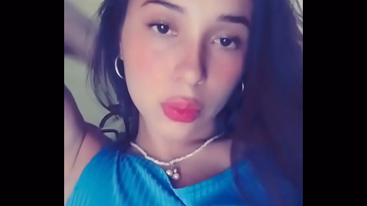 Mi mujer Cindy Granda mostr&aacute_ndose directo a la camara esperando unas corridas