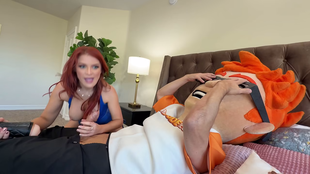 I Got Blowjob &amp_ Tit Fuck from Elise London Big Tits After Porn Shop Mix-Up! PornDudeCasting